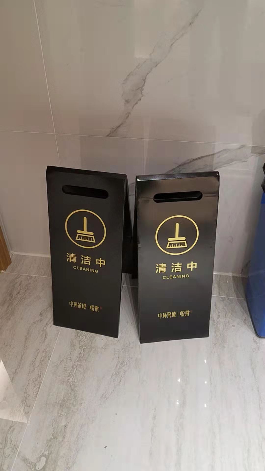 商城先出標(biāo)識(shí)牌